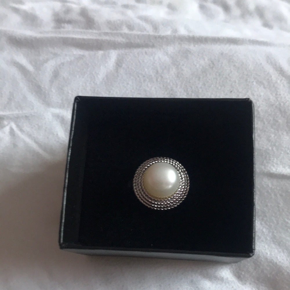 Vintage Silver and White Pearl Ring with Ornate Design